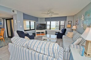 Smart TV, lettore DVD, libri, impianto stereo