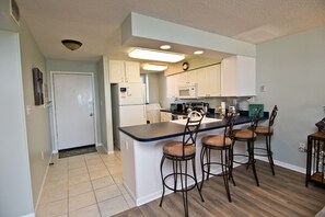 Refrigerador, microondas, horno, lavavajillas