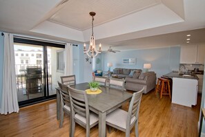 Televisión, reproductor de DVD y tenis de mesa 