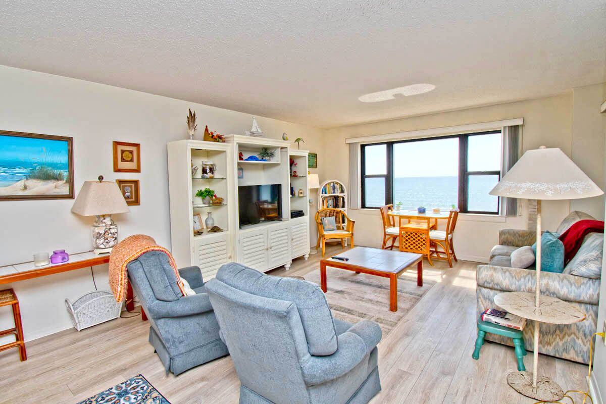 テレビ、DVD プレーヤー、ステレオ