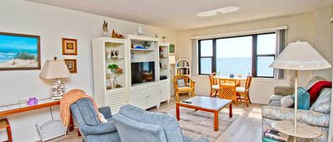 テレビ、DVD プレーヤー、ステレオ