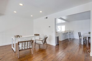 Dining - Your Spring & Summer Coastal Retreat Awaits in Huntington Beach!  (Huntington Beach)