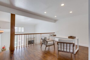 Interior - Your Spring & Summer Coastal Retreat Awaits in Huntington Beach! (Huntington Beach)