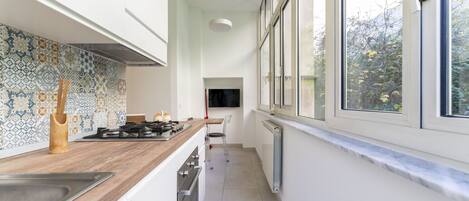 Réfrigérateur, four, plaque de cuisson, lave-vaisselle