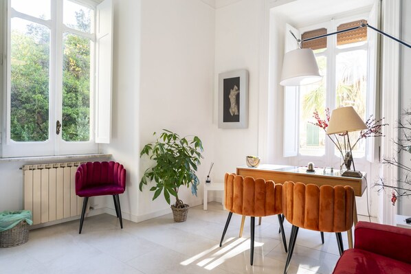 Interior - Piazza San Luigi 9 - One Bedroom Apartment, Sleeps 4 (Naples)