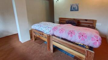 1 slaapkamer, een strijkplank/strijkijzer, wifi, beddengoed