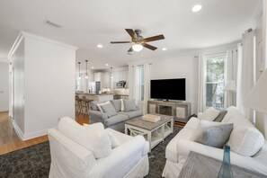 65-inch Smart TV with digital channels, Netflix, Hulu - 30A Beach House - Beach Ball (Panama City Beach)