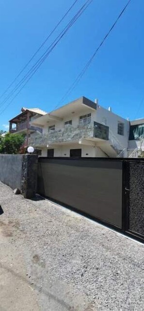 Exterior - Cosy Home, Pointe aux Cannoniers (Grand Baie)