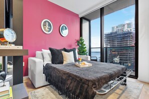 Deluxe Studio, 1 King Bed with Sofa bed, Bay View2916 | Living area | 55-inch Smart TV with cable channels - Miami Vacation Rentals - Downtown (Miami)