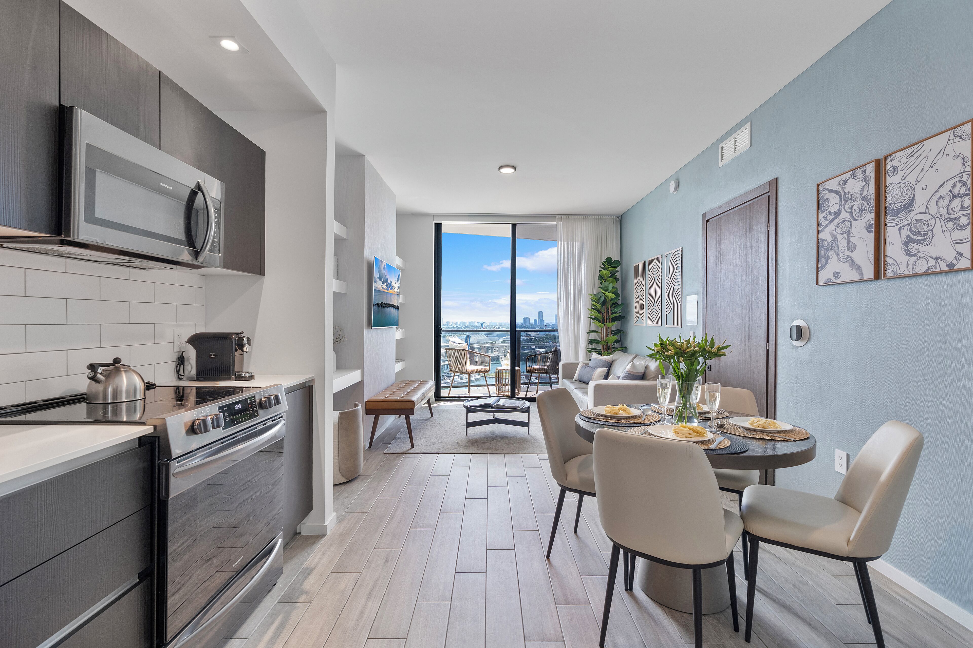 City Apartment, 2 Bedrooms, Ocean View, Oceanfront 1511 | In-room dining