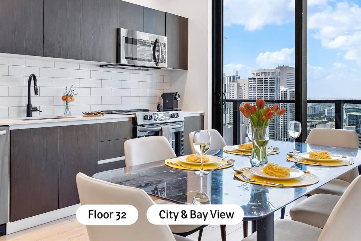 Family Apartment 3 bedroom3201 | In-room dining
