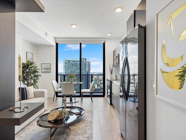 55-inch Smart TV with cable channels - Miami Vacation Rentals - Downtown (Miami)