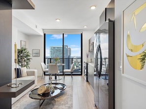 55-inch Smart TV with cable channels - Miami Vacation Rentals - Downtown (Miami)