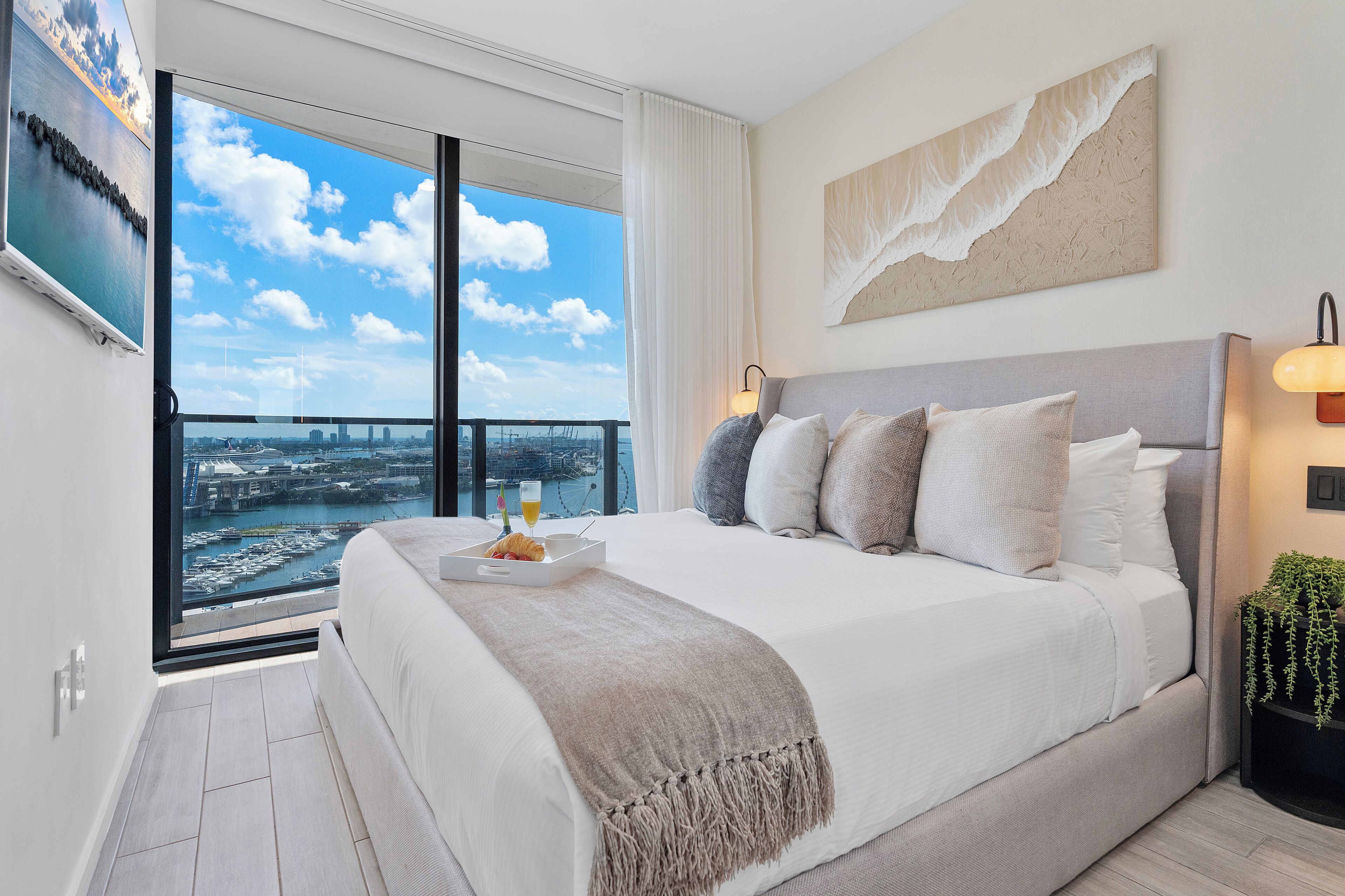 City Apartment, 2 Bedrooms, Ocean View, Oceanfront 1511 | Egyptian cotton sheets, premium bedding, down duvets, in-room safe