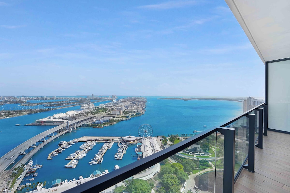 Premium Apartment, 1 King Bed with Sofa bed, Ocean View2910 | Balcony