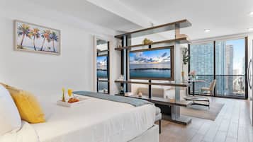 Deluxe Studio, 1 King Bed with Sofa bed, Bay View 2306 | Egyptian cotton sheets, premium bedding, down comforters