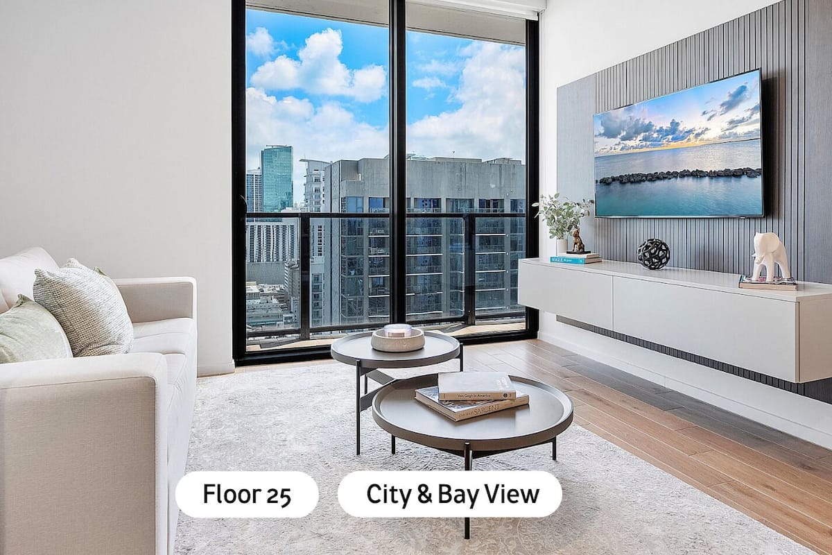 City Apartment, 2 Bedrooms, Bay View, Oceanfront2517 | Living area | 55-inch Smart TV with cable channels