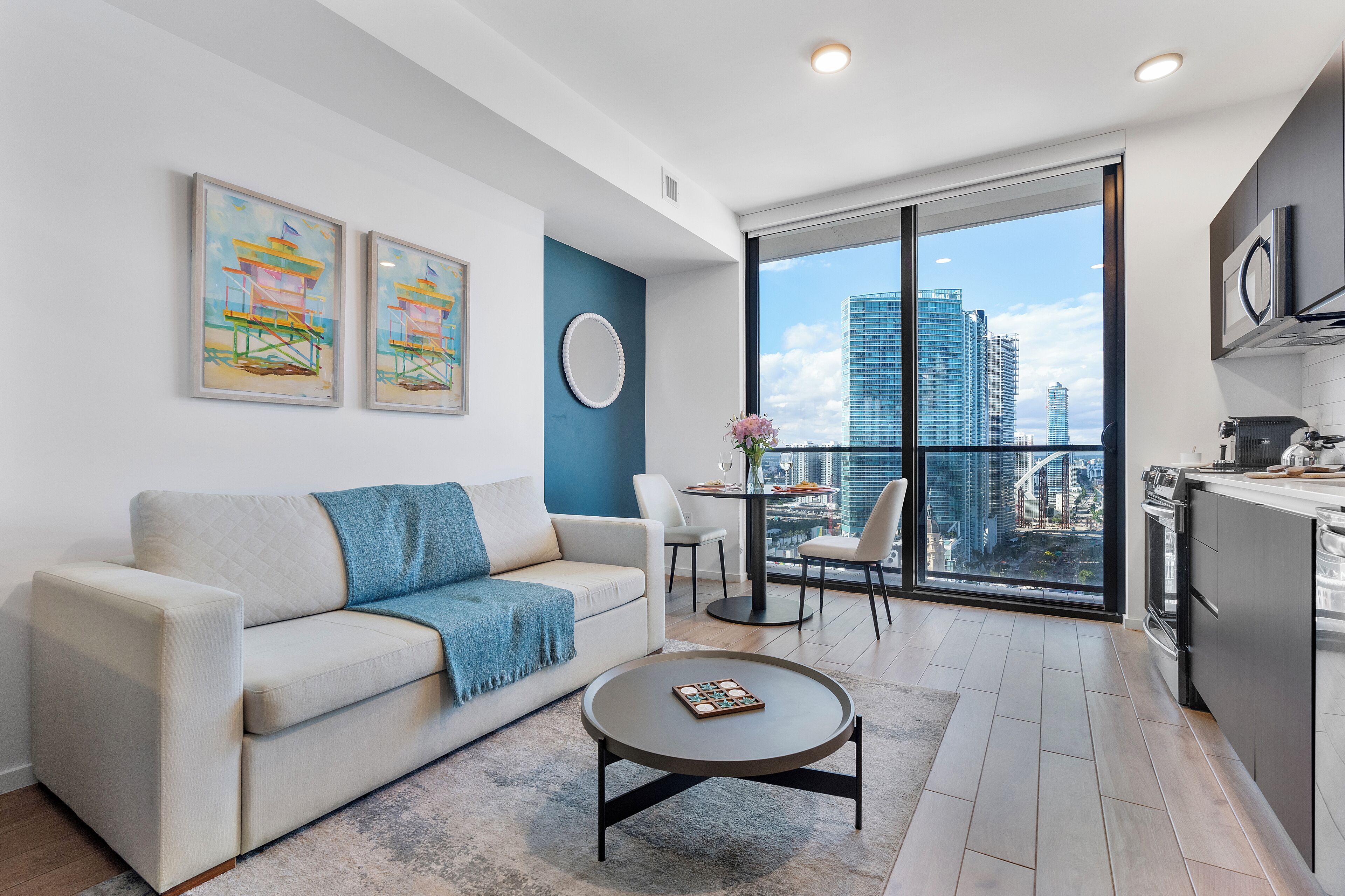 Deluxe Studio, 1 King Bed with Sofa bed, Bay View 2306 | Living area | 55-inch Smart TV with cable channels