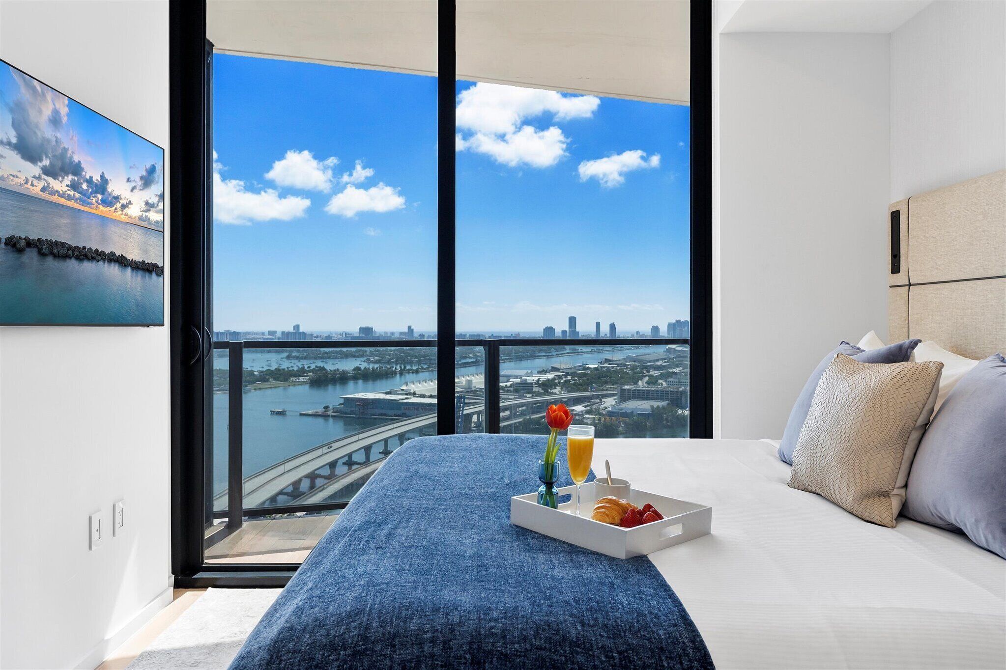 Deluxe Apartment, 1 King Bed with Sofa bed, Ocean View4210 | Egyptian cotton sheets, premium bedding, down duvets, in-room safe