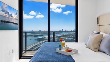 Deluxe-lejlighed - 1 kingsize-seng med sovesofa - havudsigt | Egyptiske bomuldslagner, premium-sengetøj, dundyner