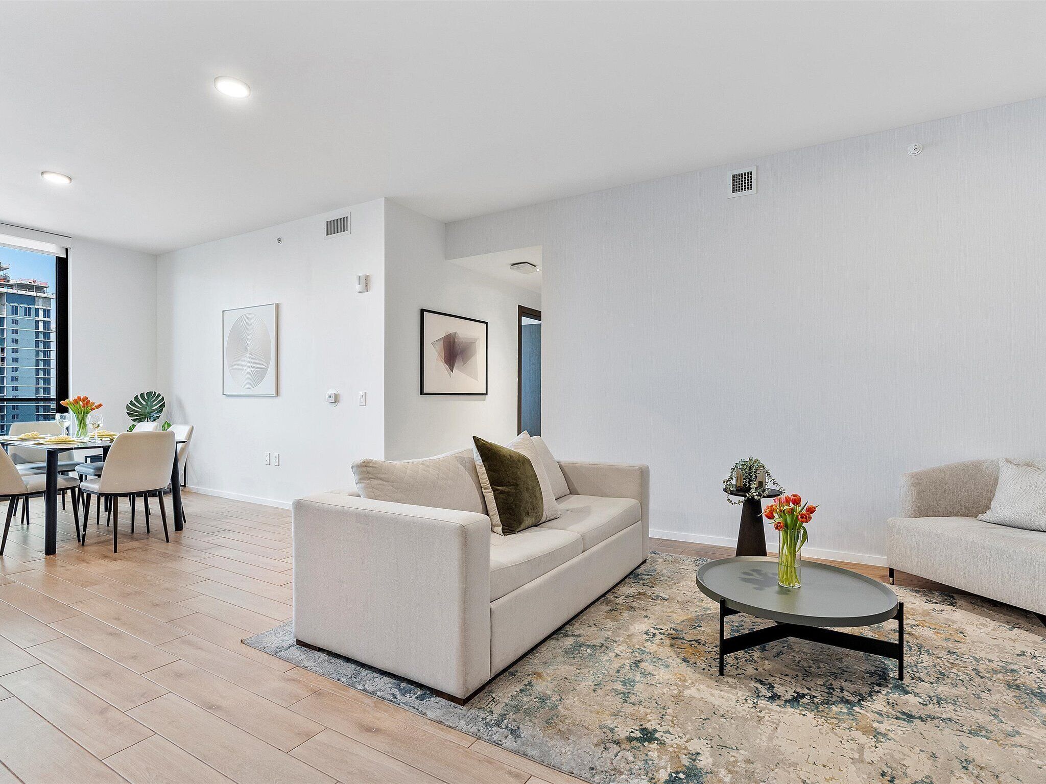 Family Apartment 3 bedroom2701 | Living area | 55-inch Smart TV with cable channels