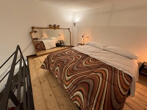 1 bedroom, WiFi, bed sheets - Historical flat in the heart of Naples (Napoli)