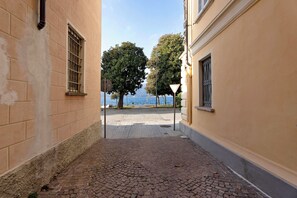 المنطقة المحيطة بالمنشأة