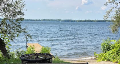 Kat's Cradle Cottage in Prince Edward County. Waterfront on the Reach!