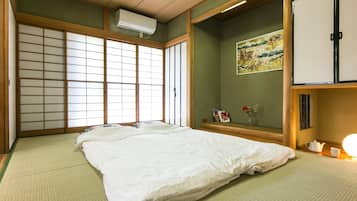 3 bedrooms, iron/ironing board, free WiFi, bed sheets
