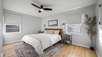 4 bedrooms, desk, iron/ironing board, travel crib