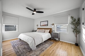 4 bedrooms, desk, iron/ironing board, travel crib