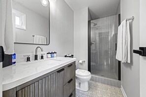 Bruser, hårtørrer, håndklæder