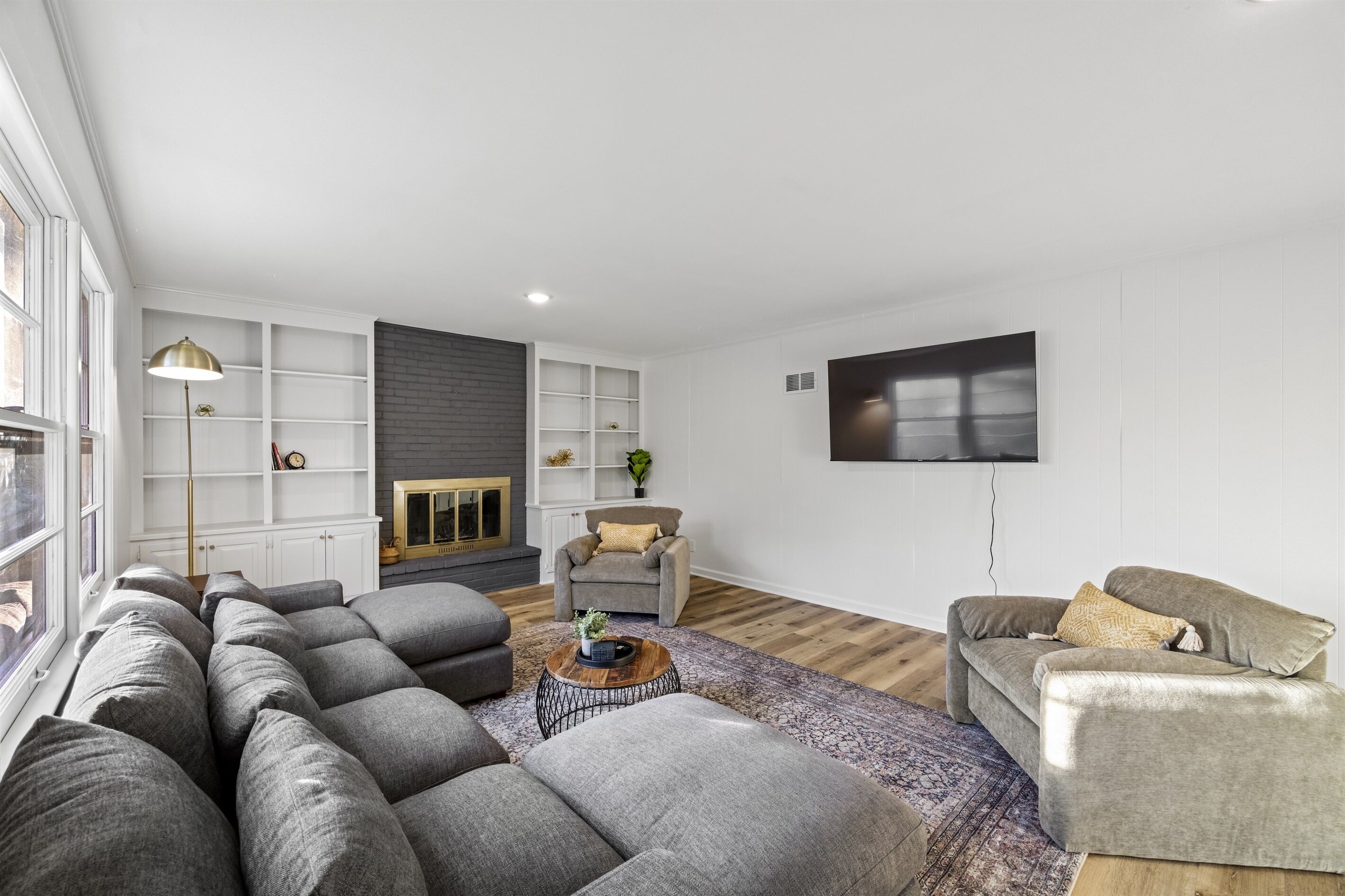 Smart TV, books, offices
