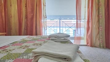 2 habitaciones, insonorización y tabla de planchar con plancha