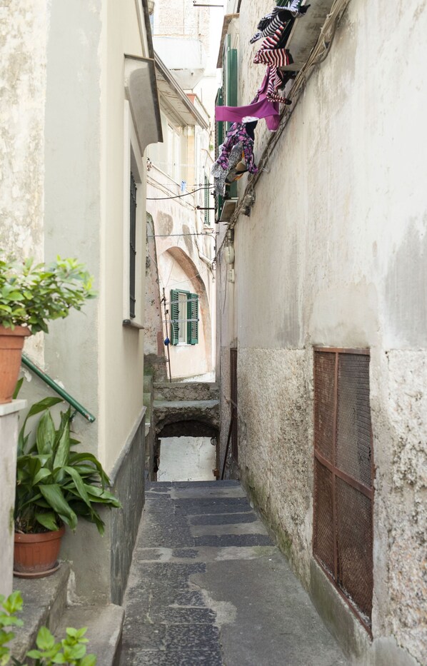 Property grounds - Donna Sara - Cozy flat in a charming Amalfi court by Italianhost (Amalfi)