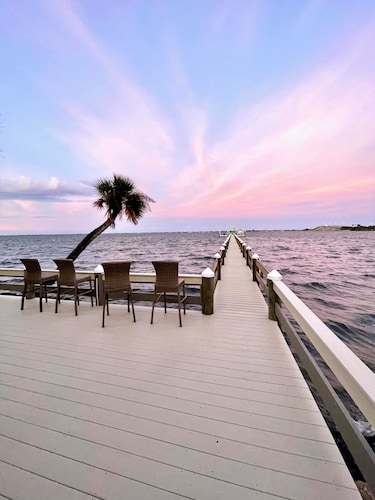 Riverview Oasis- Riverfront Paradise with Dock, Elevator, Private Pool & Kayaks