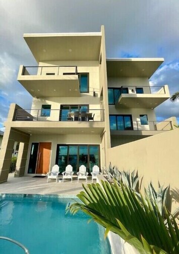 E View- Pool/ Entry