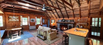 Charming, quiet 3-BR cottage; private access to cove and forest trails