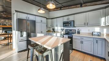 House (5 Bedrooms) | Interior