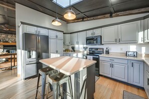 House (5 Bedrooms) | Interior