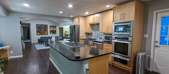 Colony Bungalow - Family & Groups - Modern Lux