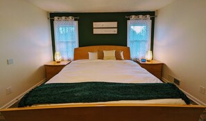 5 bedrooms, desk, iron/ironing board, free WiFi