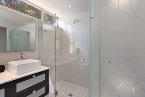 Shower, hair dryer, towels, shampoo