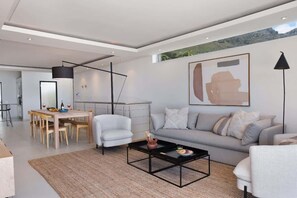 Televisión y oficina 