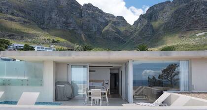 Camps Bay Grace - Villa with pool and ocean views