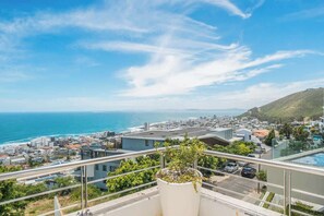 Property grounds - Ocean View Elegance - Majestic villa in Bantry Bay (Cape Town)