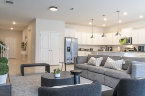 TV, video games, ping pong - 10BR Mario & Toy Story Game Villa – 4109 (Davenport)