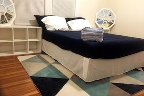 4 bedrooms, iron/ironing board, WiFi, bed sheets