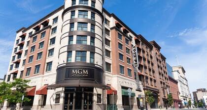 Chic & Serene 4 Bed Apt w/ Wi-Fi