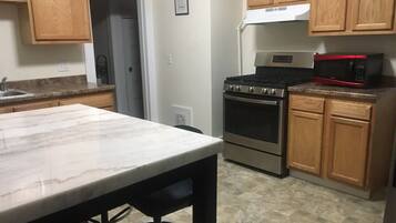 Microwave, oven, stovetop, cookware/dishes/utensils